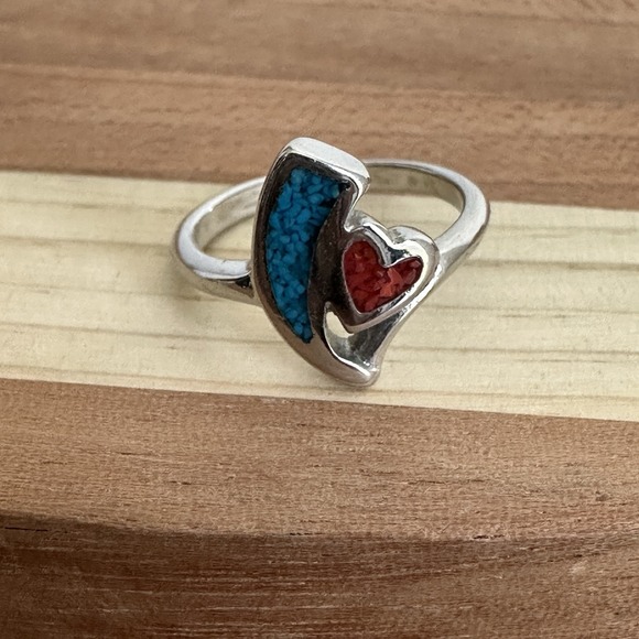 Vintage Southwestern Style Heart Ring Size 5 Turquoise Coral Inlay Silver Tone - Picture 7 of 8
